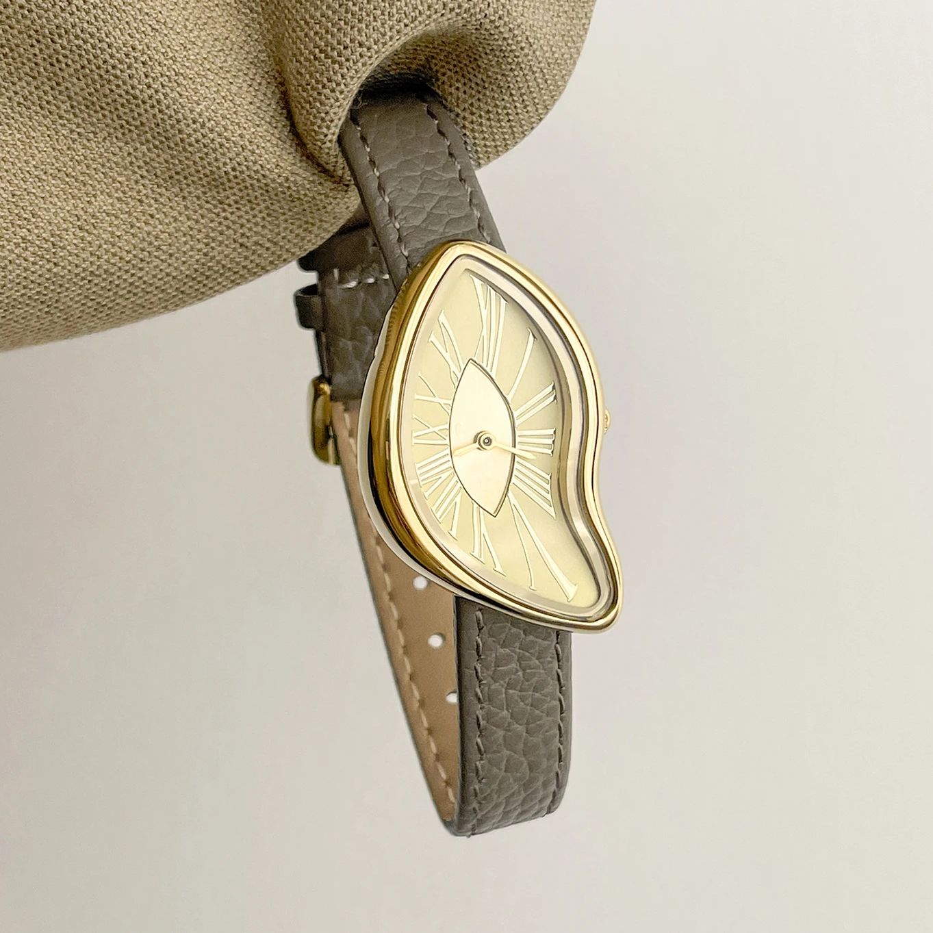 High Jewelry Watches - Hochwertige Retro-Kreativuhr für Damen, gedrehtes, unregelmäßiges