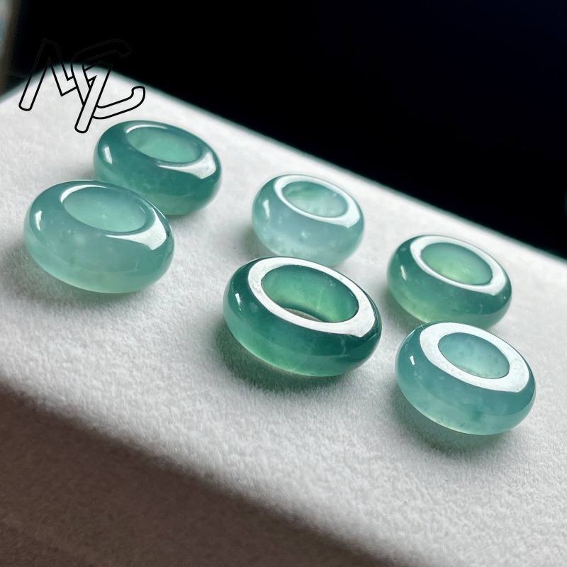 Natürlicher Smaragd Blauwasser – Jewelry & Watches Spółka Z Ograniczoną Odpowiedzialnością Bewertung und Preis