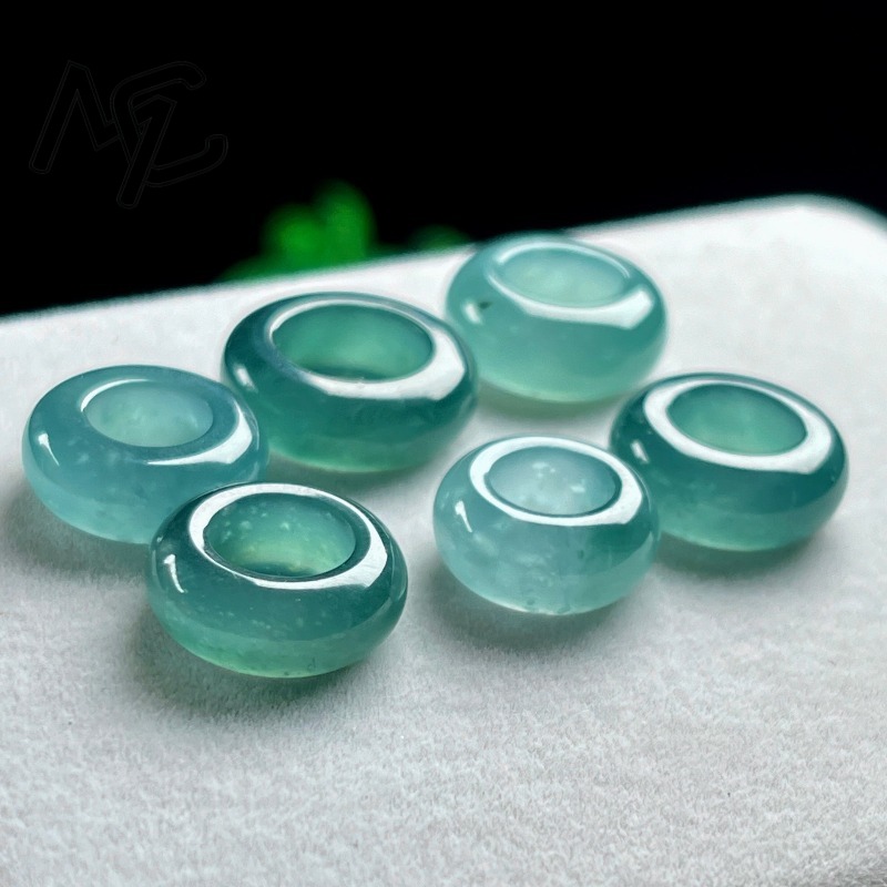 Natürlicher Smaragd Blauwasser – Jewelry & Watches Spółka Z Ograniczoną Odpowiedzialnością Bewertung und Preis