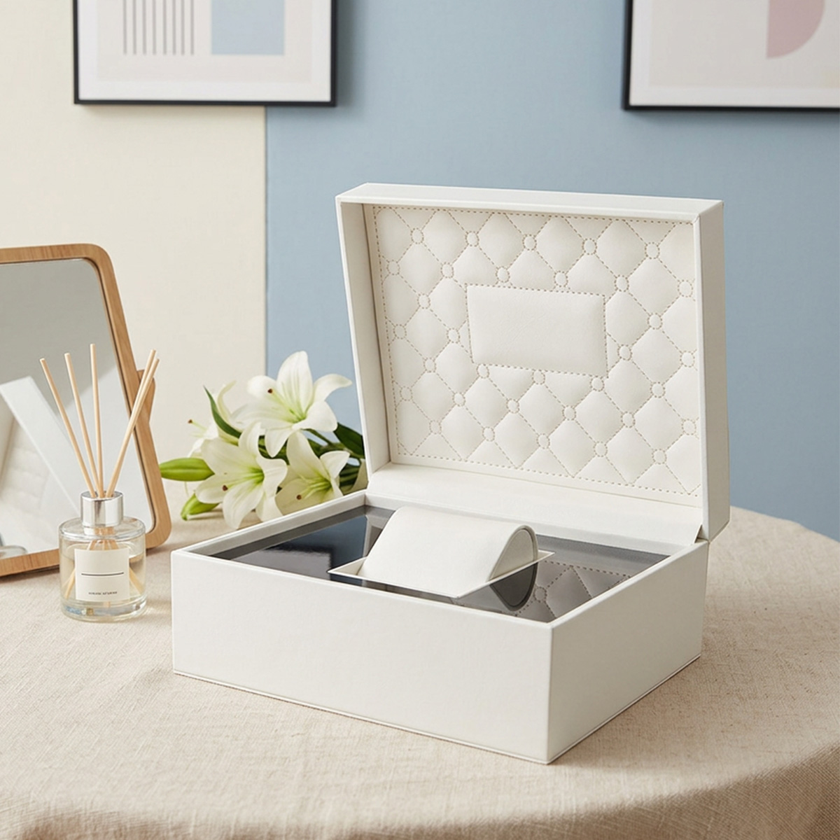 Fabrikneue Uhrenbox aus PU-Led – Jewelry And Watches Exhibition Bewertung und Preis